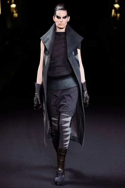 Look 12